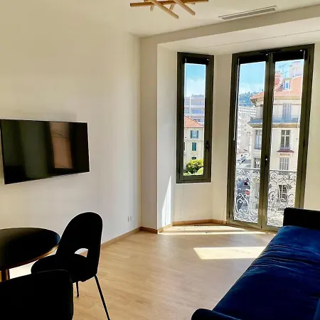 Splendid 1 Bedroom And 1 Sofabed Renovated 2p3 By Rivaevent アパート カンヌ